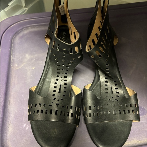 The Unbranded Brand Shoes - Chic Black Women's Cutout Sandals